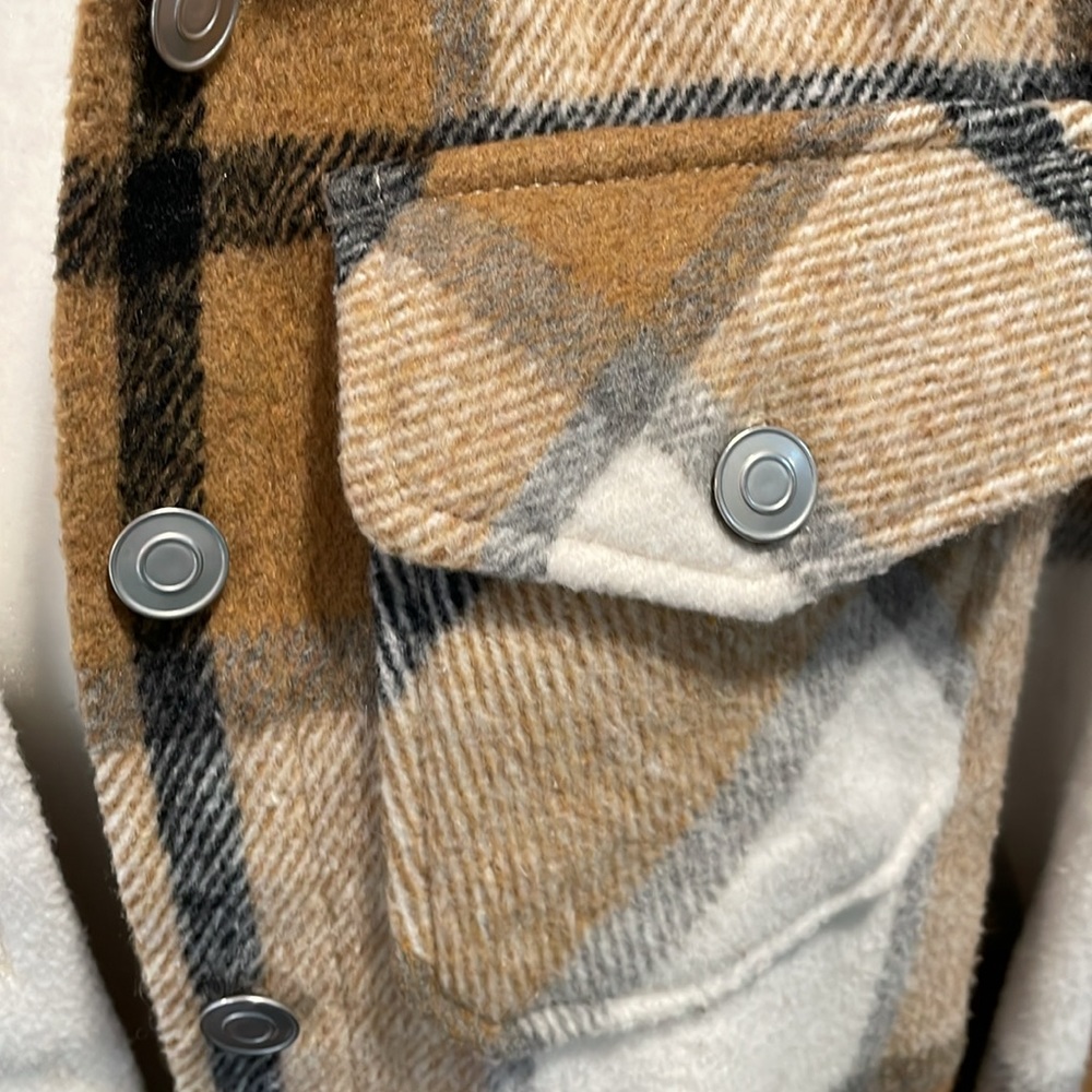 Shacket Size Small - Picture 5 of 6